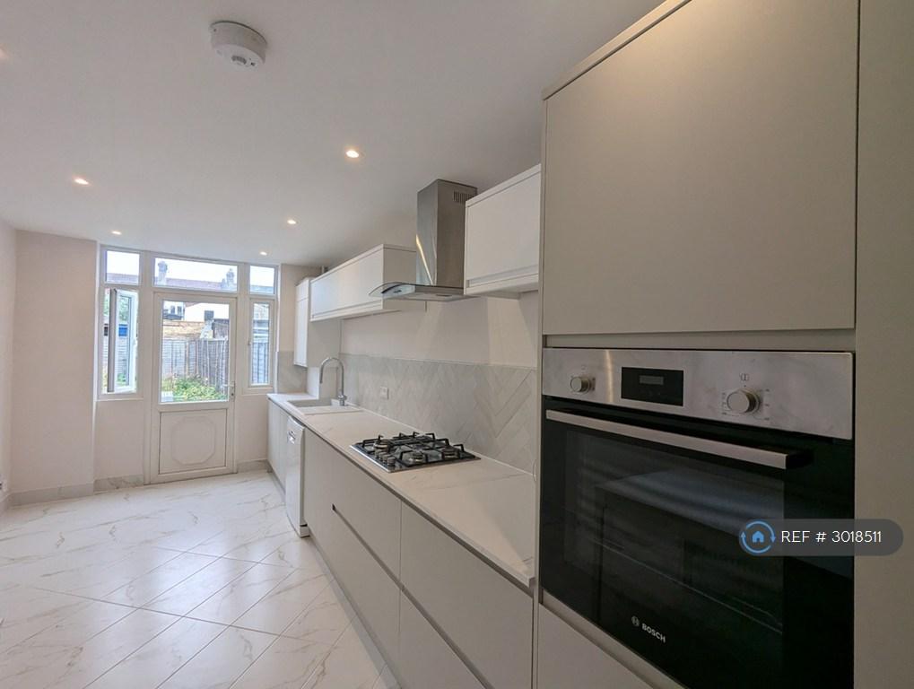 House in London - View 3