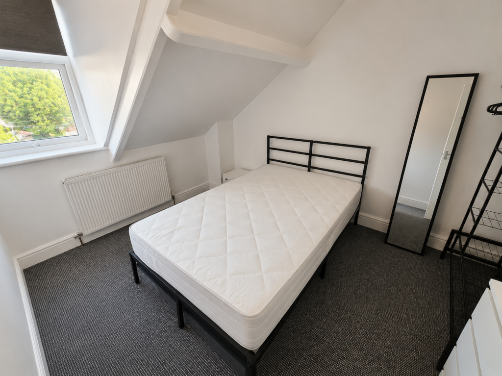 House in Leeds, Woodhouse Cliff, Woodhouse - View 4