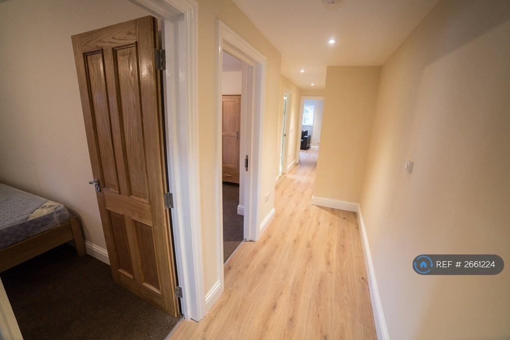 Apartment in Southampton - View 3