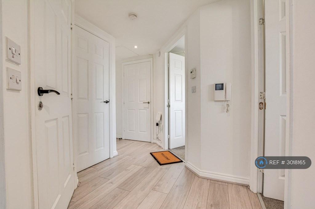 Apartment in Salford - View 4