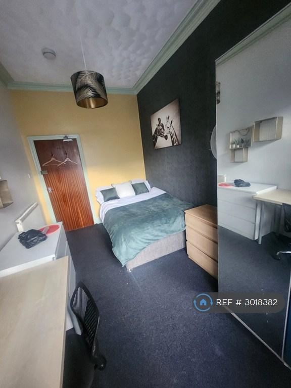 House in Salford - View 4