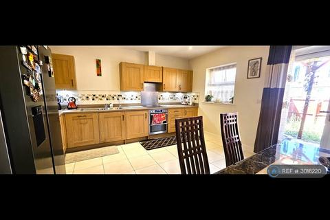 3 bedroom terraced house to rent, Bluebell Terrace, West Drayton, UB7