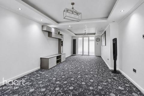 4 bedroom semi-detached house for sale, NW9