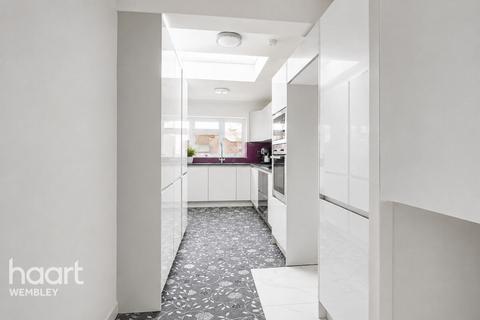 4 bedroom semi-detached house for sale, NW9
