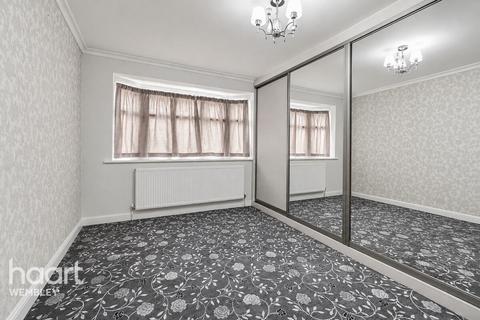 4 bedroom semi-detached house for sale, NW9