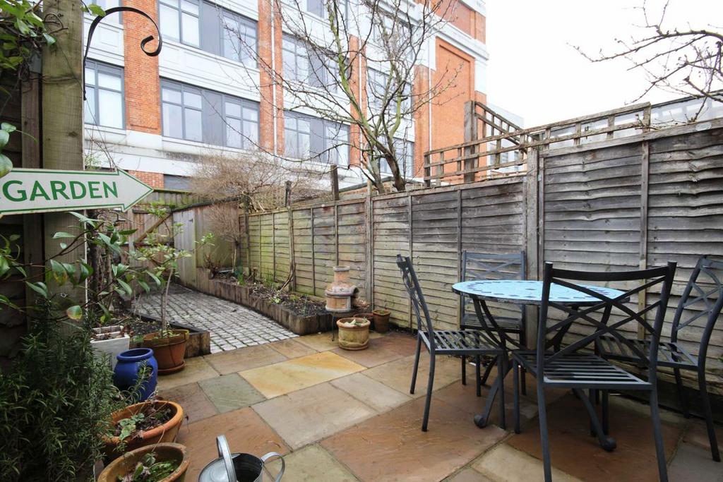 Apartment in London - More