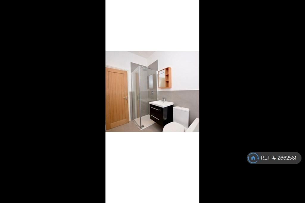 Apartment in East Molesey - View 5