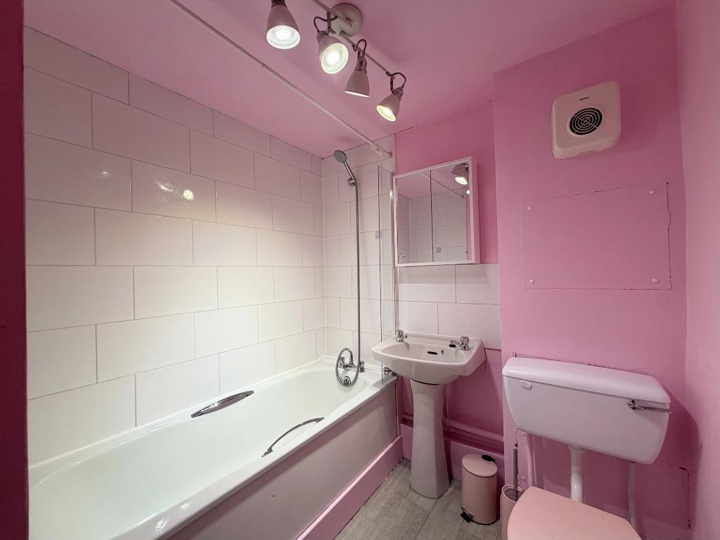 Apartment in Glasgow - View 3