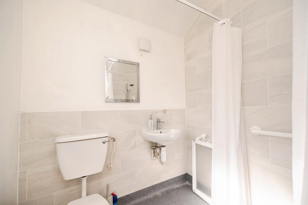 House in OLDBURY - More