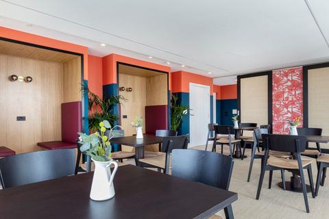 2 bedroom flat to rent, Westgate House