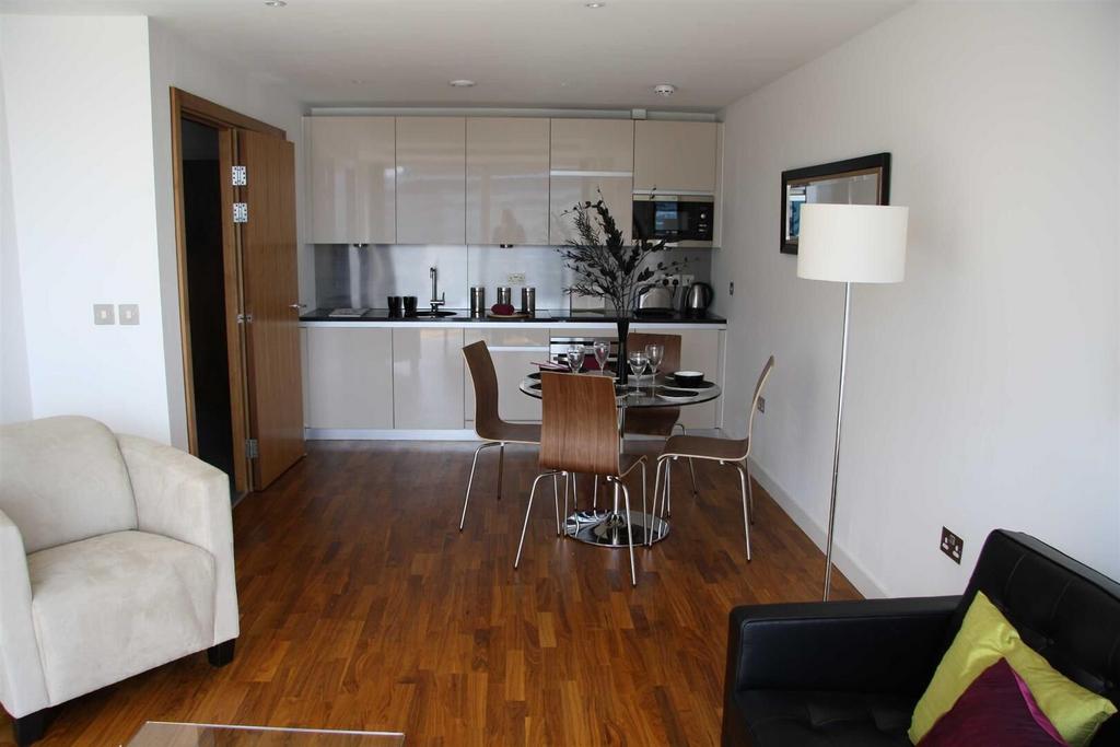 Apartment in Salford Quays - View 2
