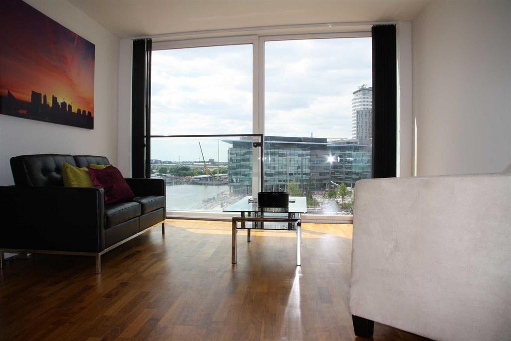 Apartment in Salford Quays - More