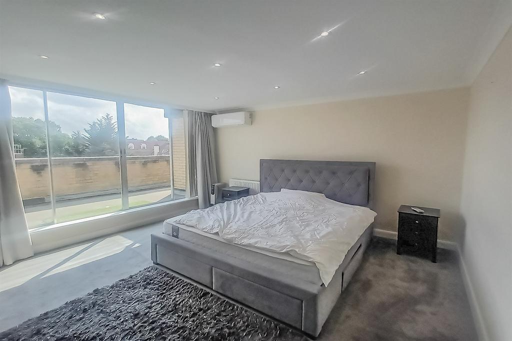 Apartment in Golders Green - View 4