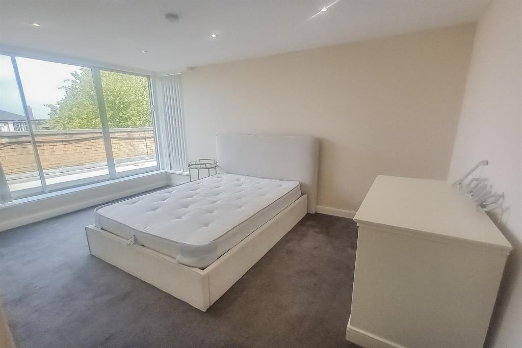 Apartment in Golders Green - More
