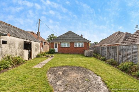 3 bedroom detached bungalow for sale, Testlands Avenue, Nursling, Southampton