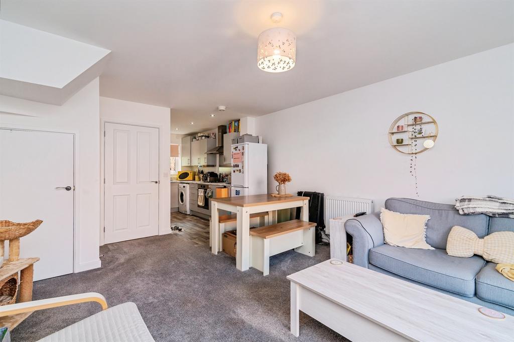 House in Gedling, Nottinghamshire - View 4