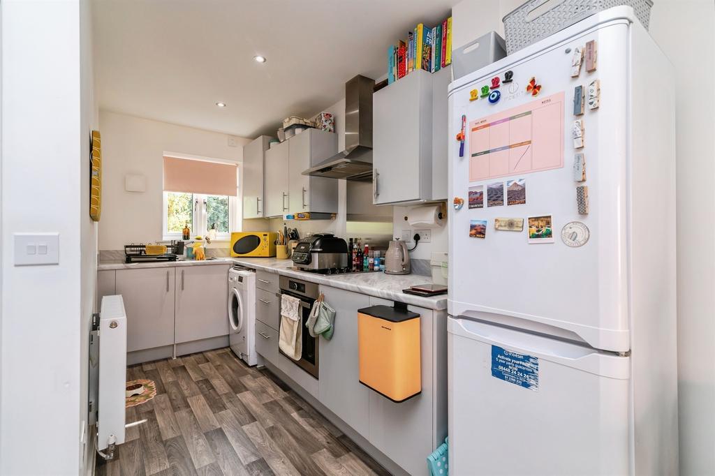 House in Gedling, Nottinghamshire - More