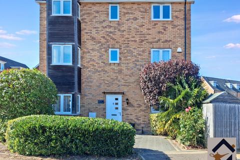 4 bedroom townhouse to rent, Charisse Gardens, Oxley Park MK4