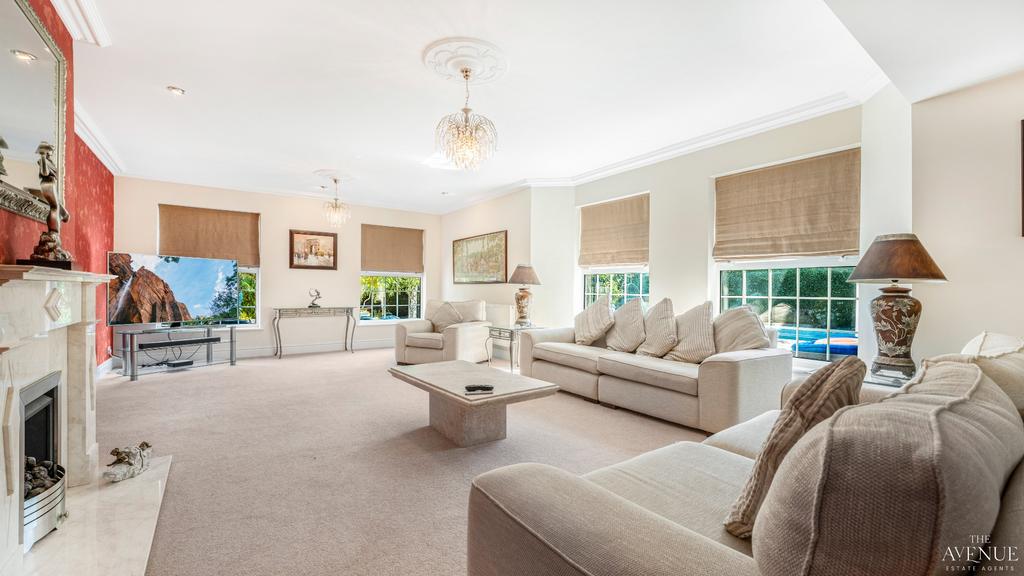 House in Gedling, Nottinghamshire - More