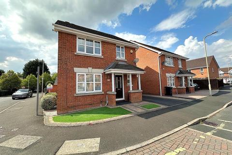 4 bedroom detached house to rent, Batchelor Close, Stourbridge