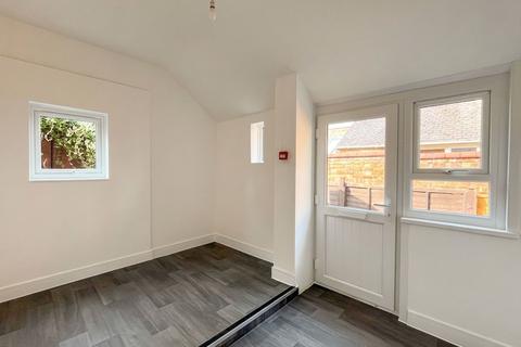 1 bedroom flat to rent, Burford Road, Evesham, WR11
