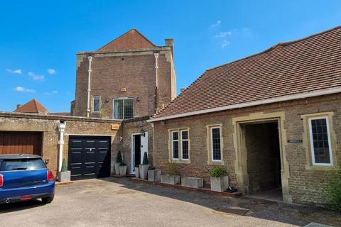 4 bedroom end of terrace house for sale, Little Horwood Manor, Milton Keynes MK17