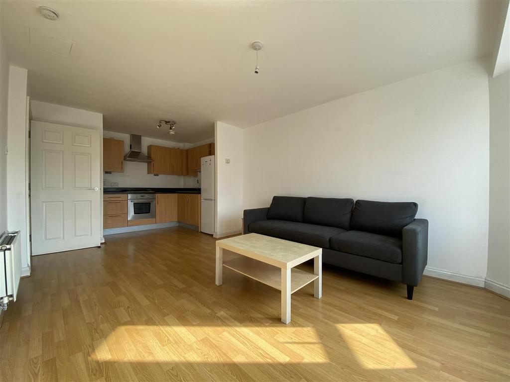 House in London, Seven Kings - View 3