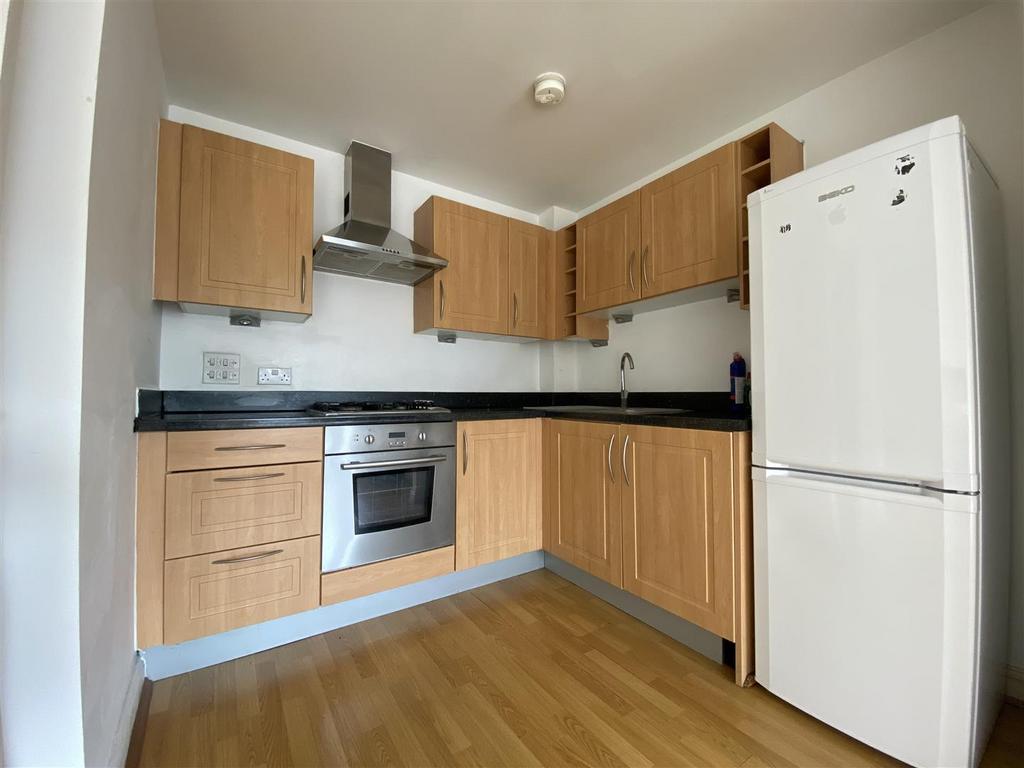 House in London, Seven Kings - View 4