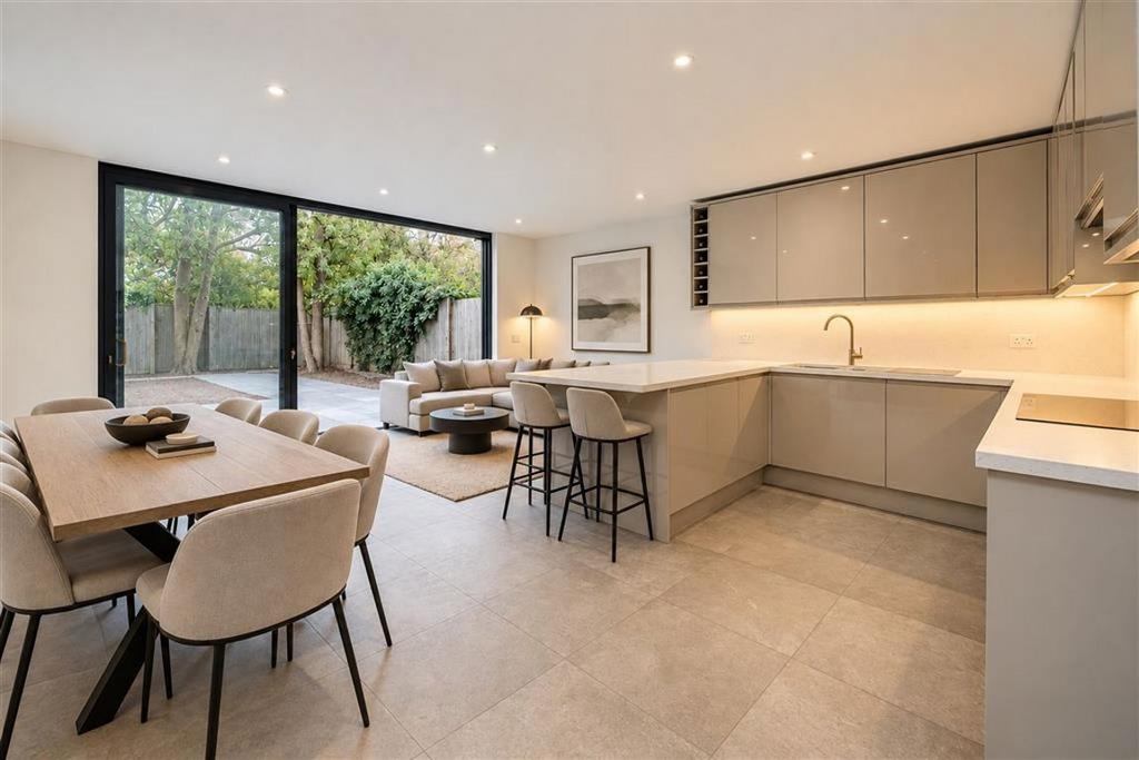 House in London - View 2