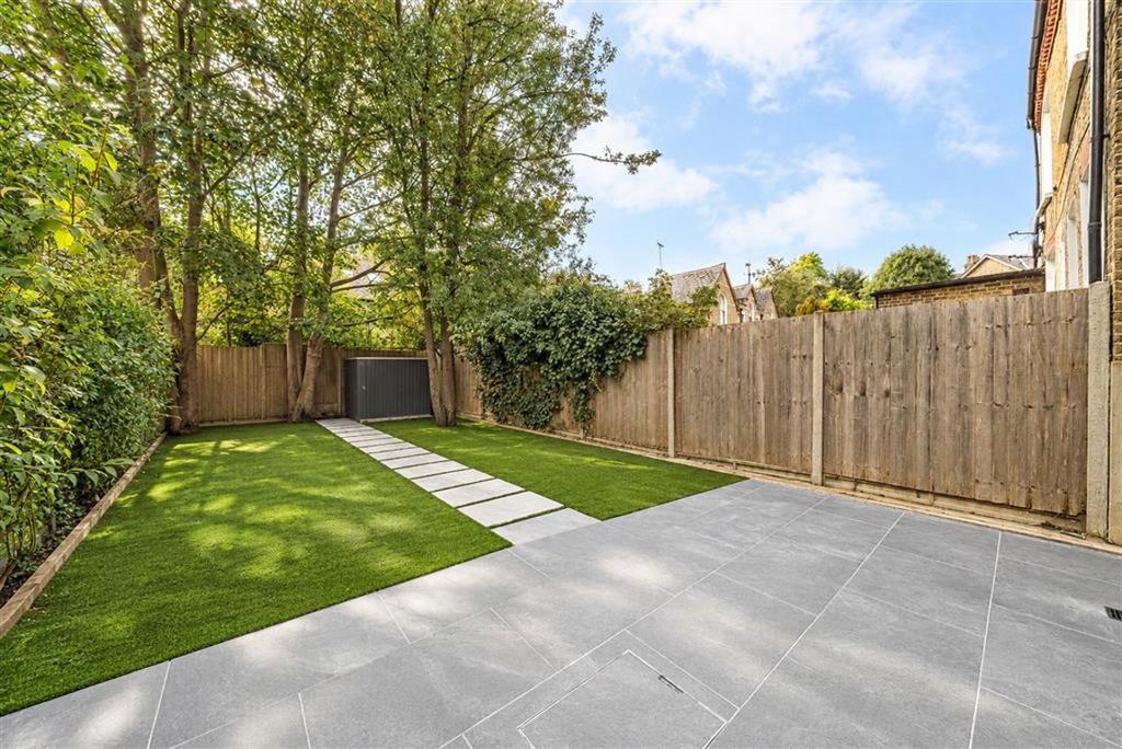 House in London - View 3