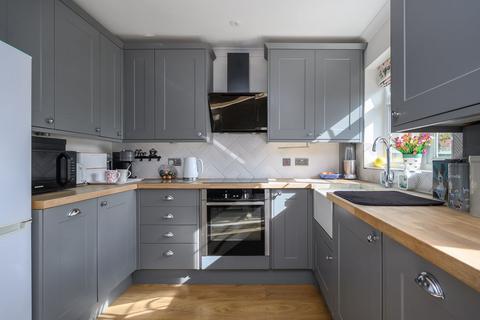 undefined, Dunsmore Road, Walton-on-Thames, KT12