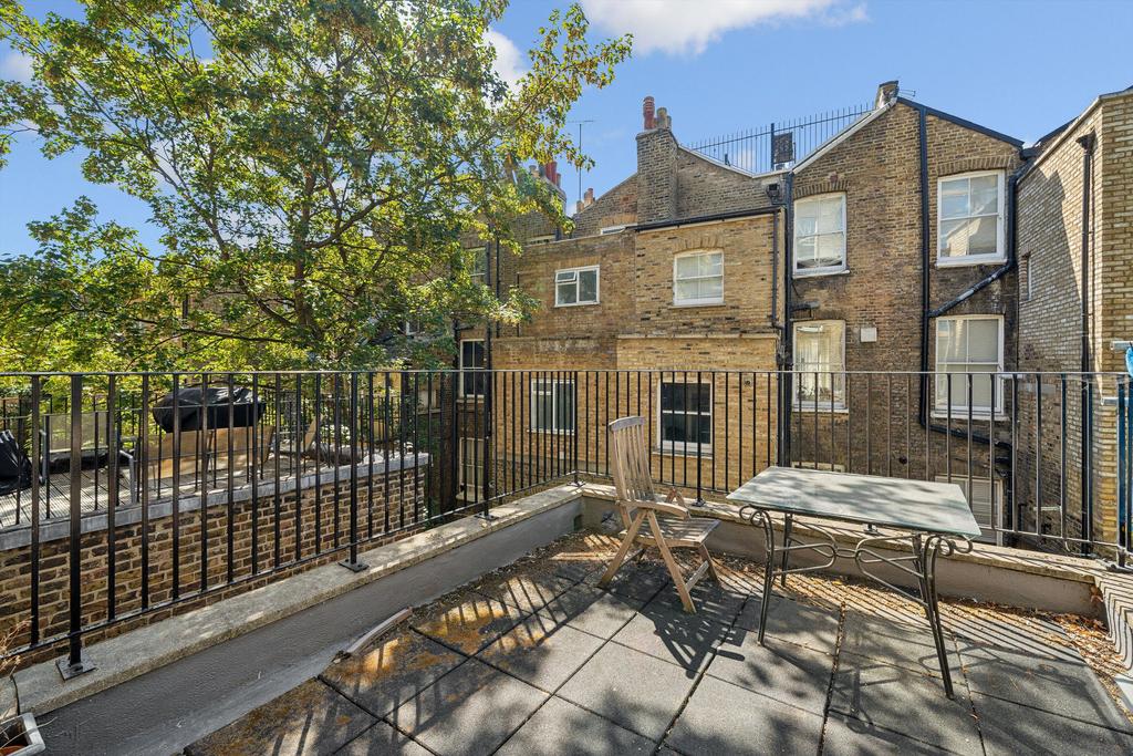 Apartment in London - View 5