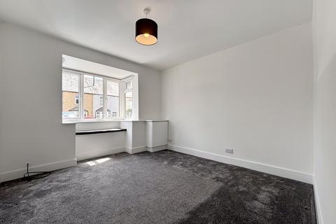 3 bedroom semi-detached house to rent, Amersham Road, High Wycombe, Buckinghamshire, HP13