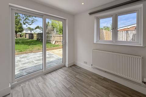 3 bedroom semi-detached house to rent, Amersham Road, High Wycombe, Buckinghamshire, HP13