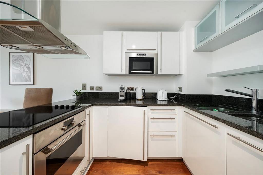 Apartment in London - View 5