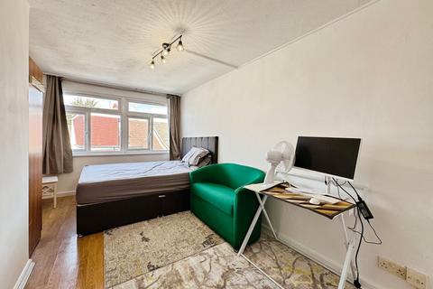 Studio for sale, Whitchurch Lane, Edgware, HA8