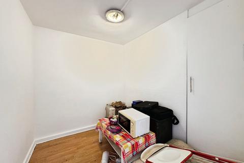 Studio for sale, Whitchurch Lane, Edgware, HA8