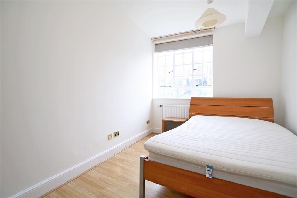 House in London - View 5