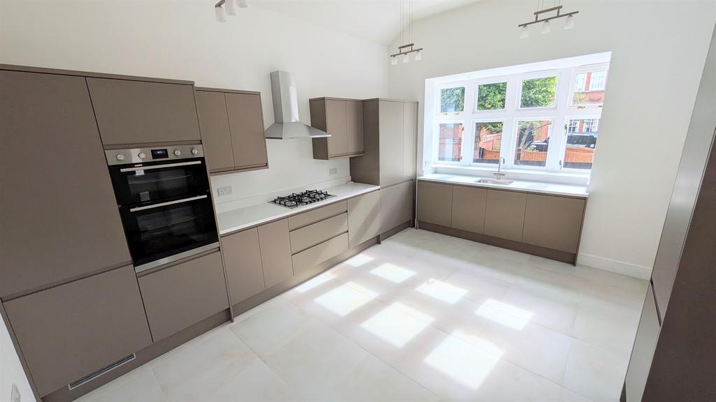 House in Braintree - View 2