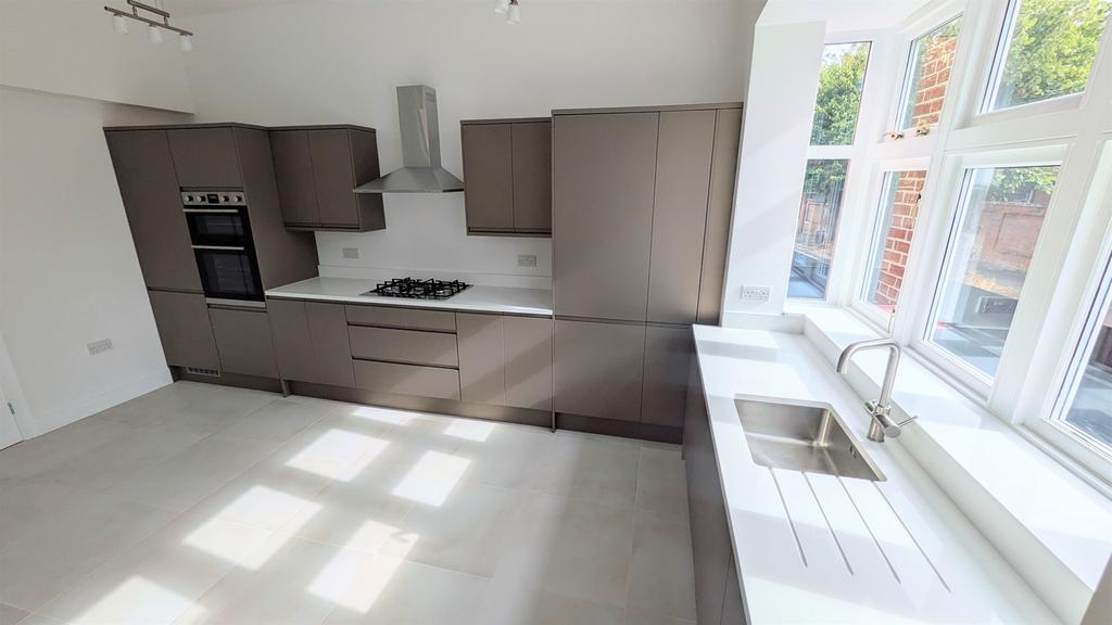 House in Braintree - View 3