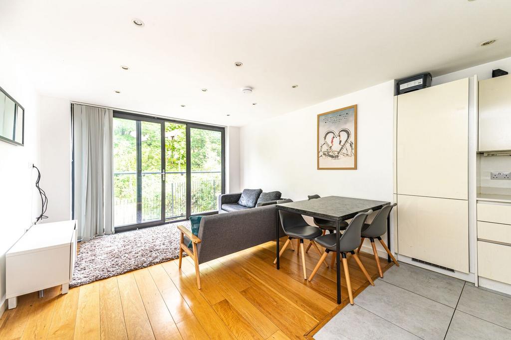 Apartment in London - View 2