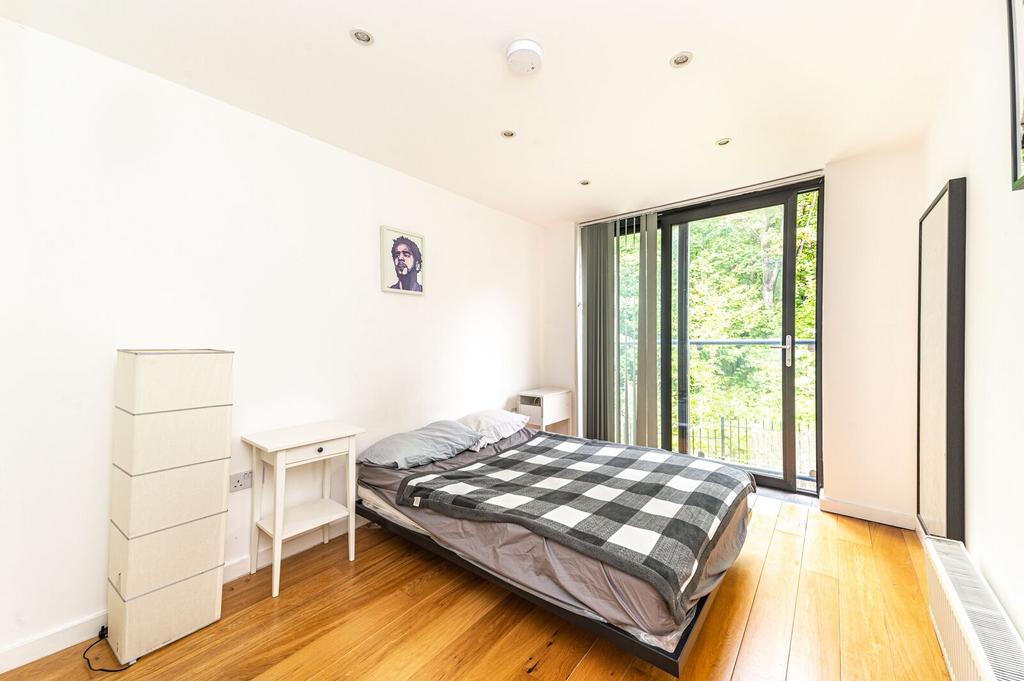 Apartment in London - More