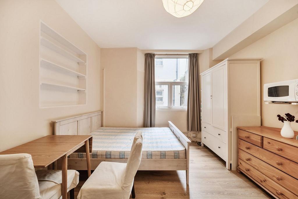 Apartment in London - View 2