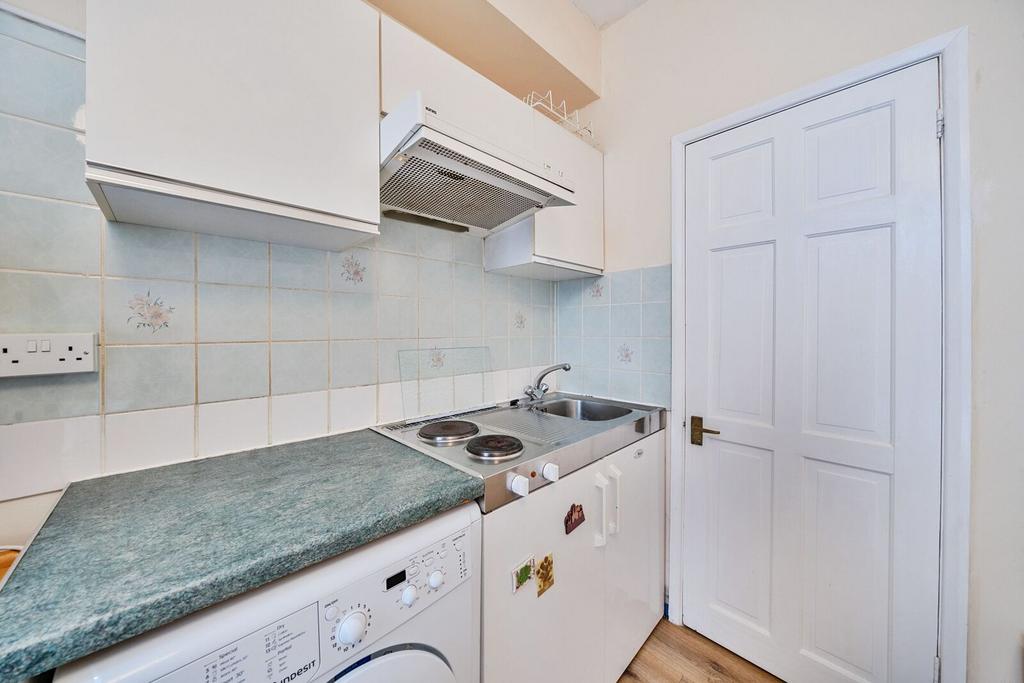 Apartment in London - View 5