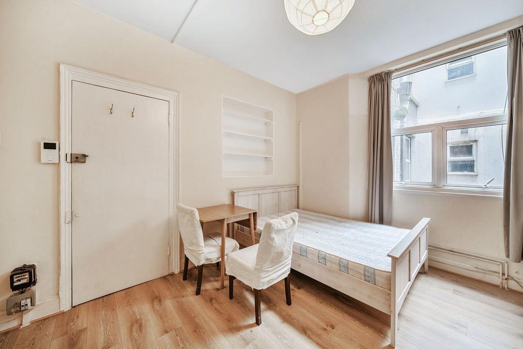 Apartment in London - More