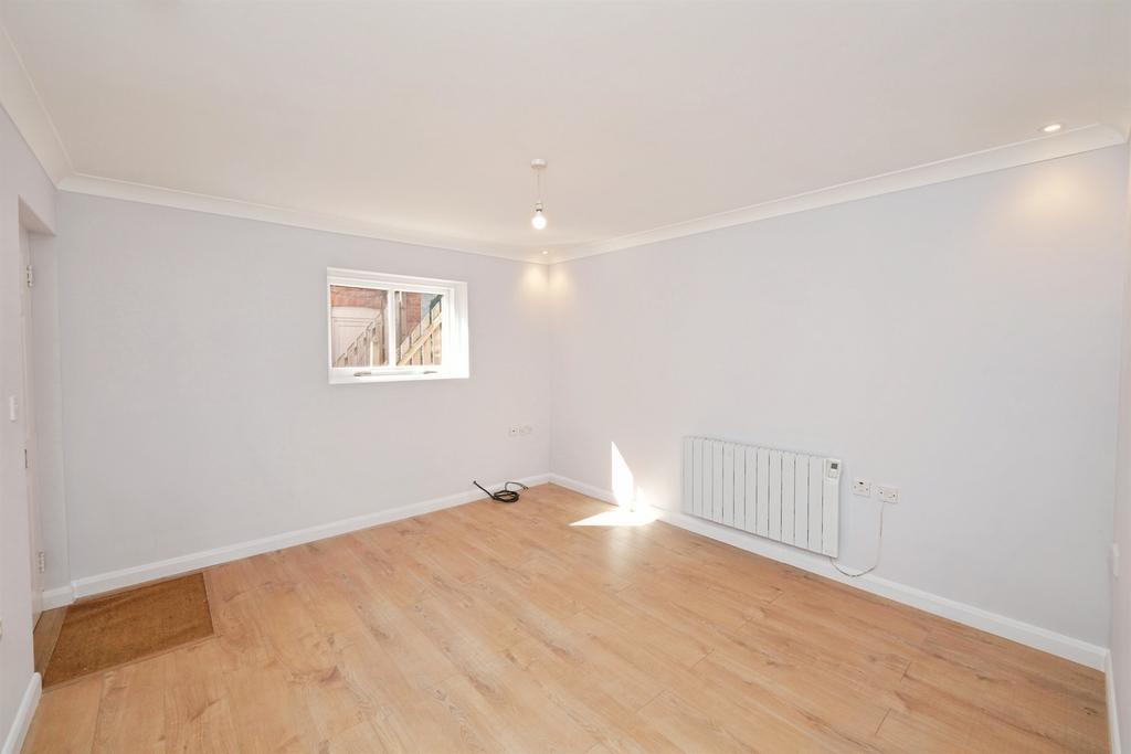 Apartment in Warminster - View 3