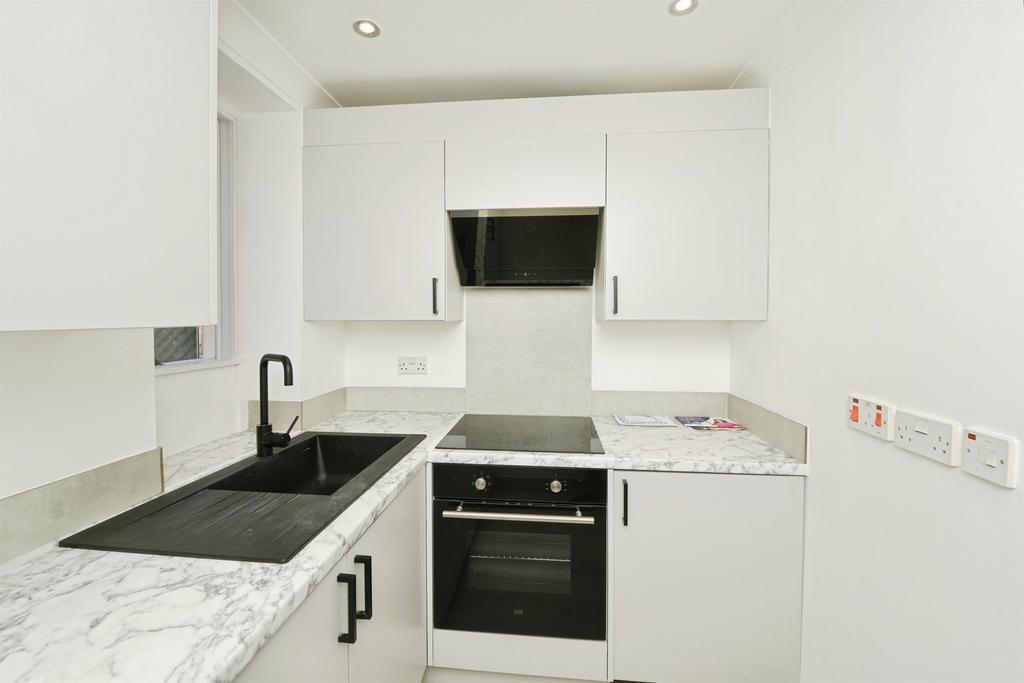 Apartment in Warminster - View 5