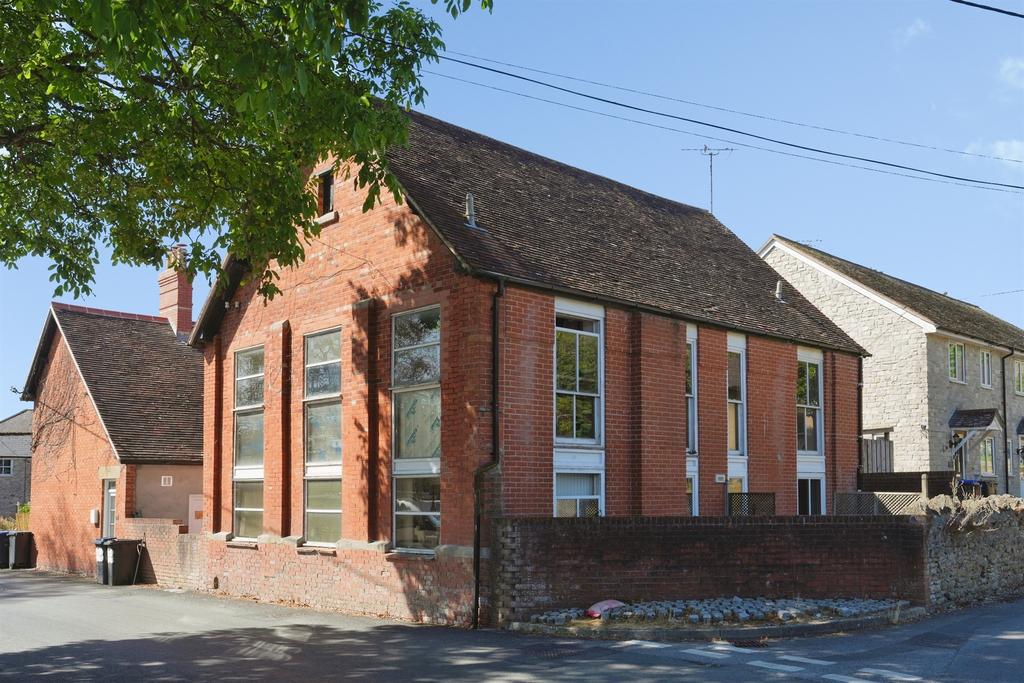 Apartment in Warminster - More