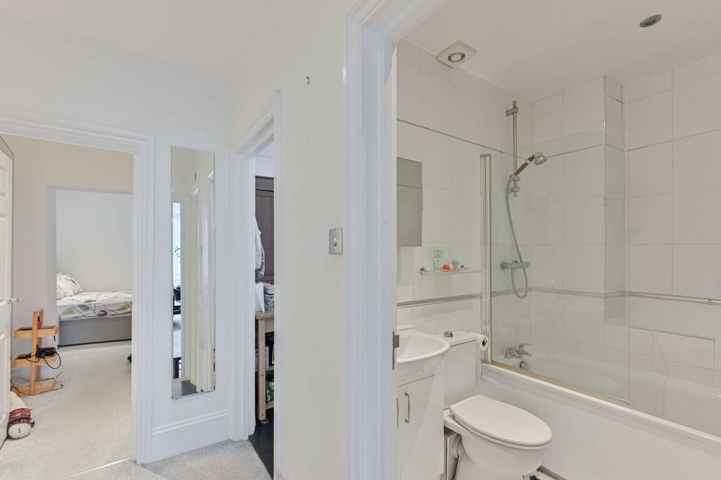 Apartment in London - View 3
