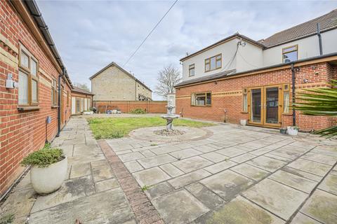 5 bedroom end of terrace house for sale, Douglas Road, Ilford, Essex, IG3
